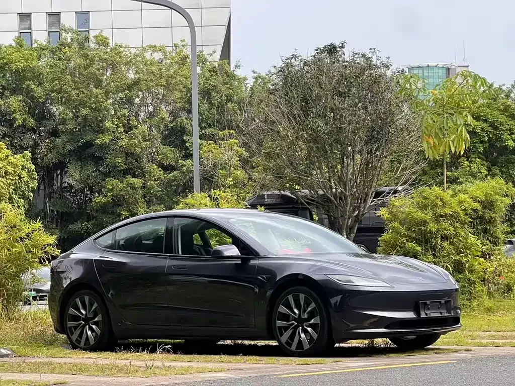 Tesla Model 3 — фото 4