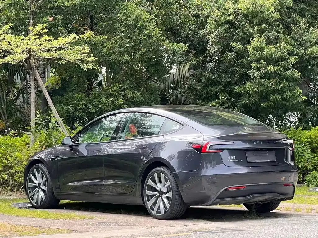 Tesla Model 3 — фото 8