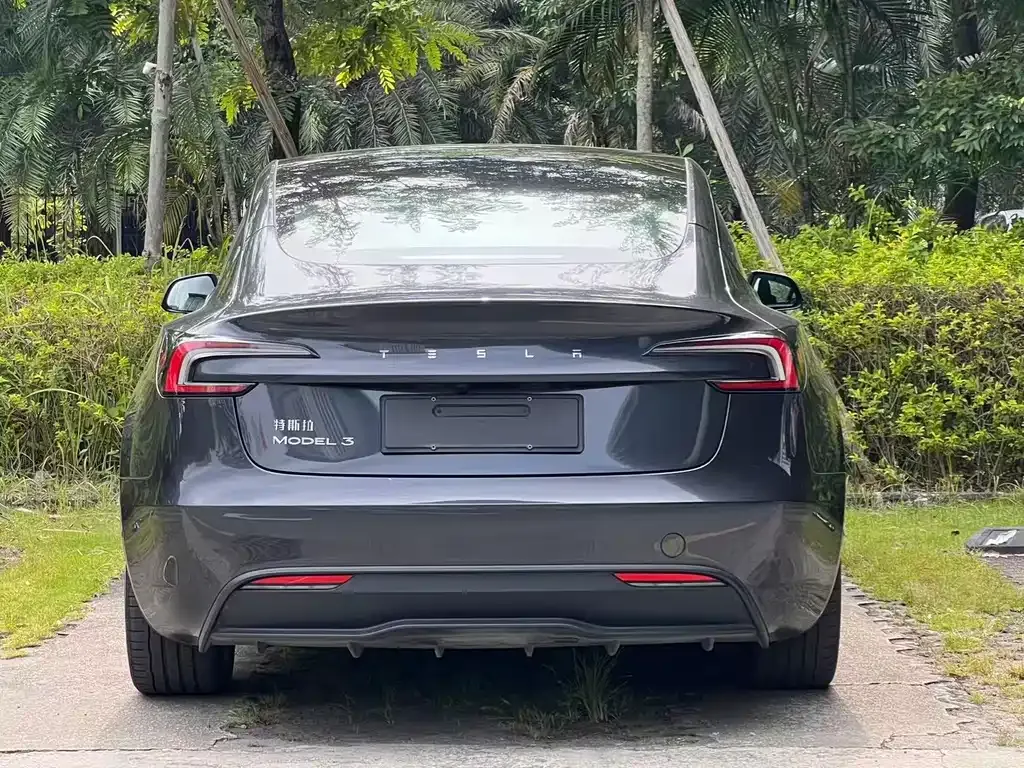 Tesla Model 3 — фото 10