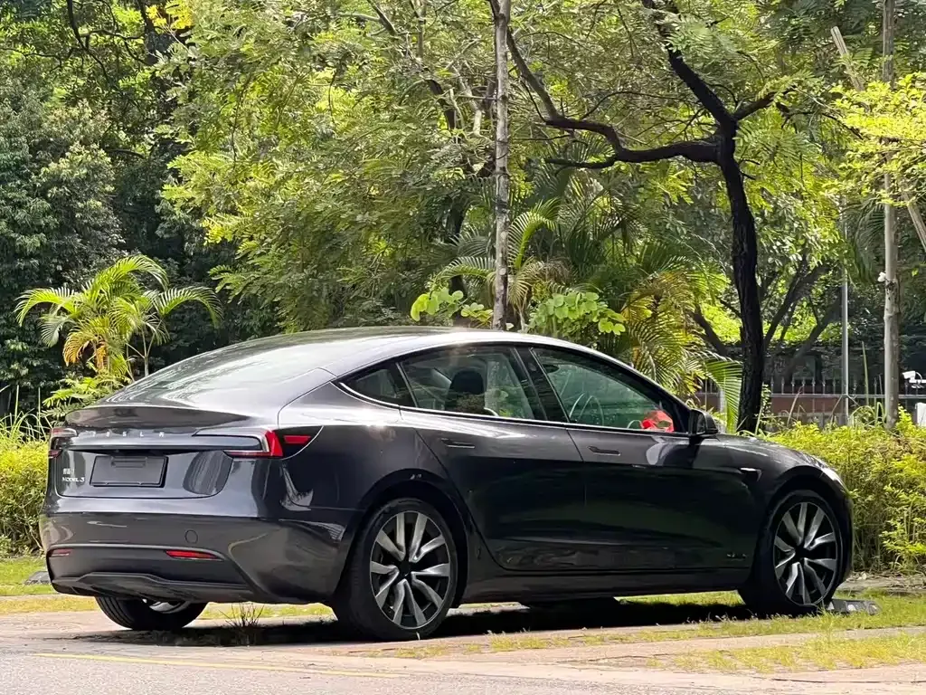 Tesla Model 3 — фото 5