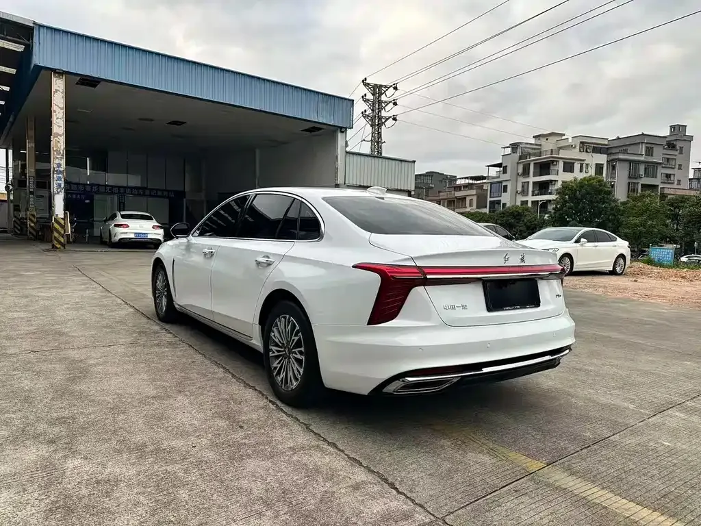 Hongqi H5 — фото 2