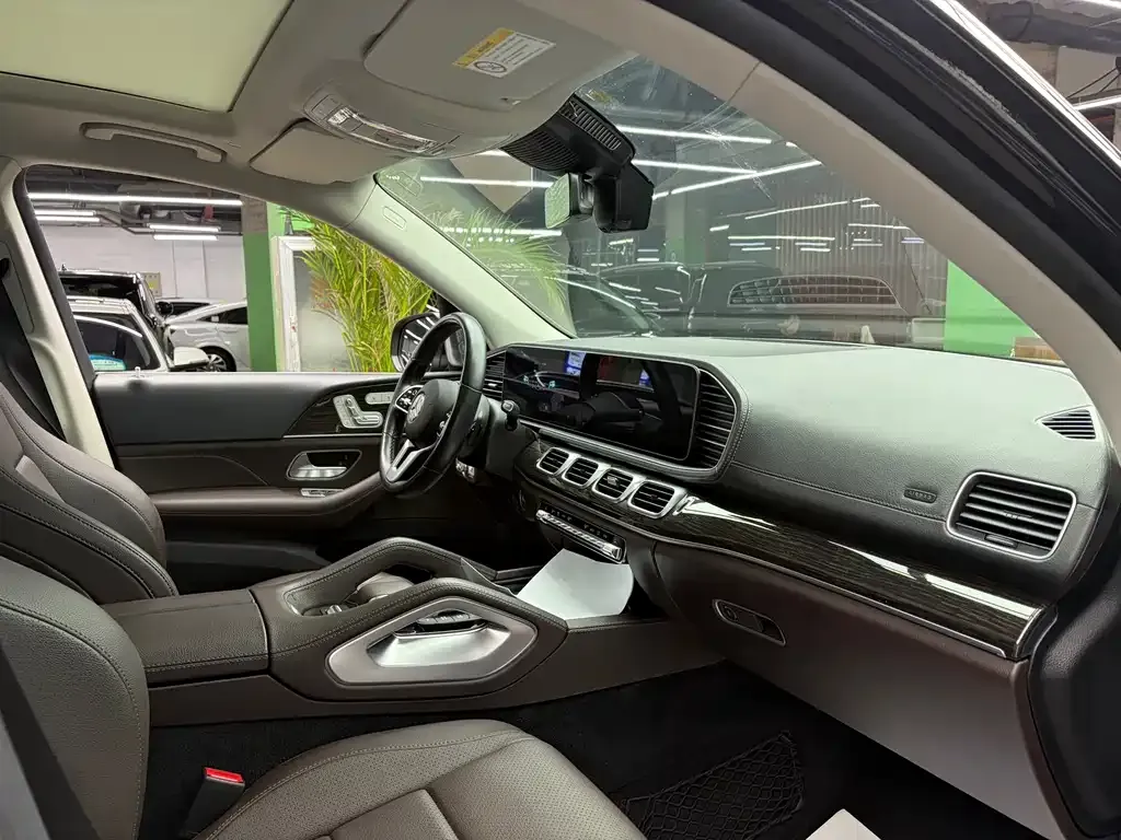 Mercedes-Benz GLS — фото 6