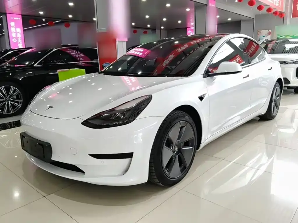 Tesla Model 3 — фото 1