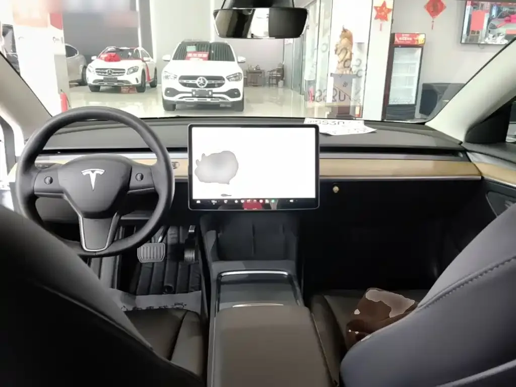 Tesla Model 3 — фото 9