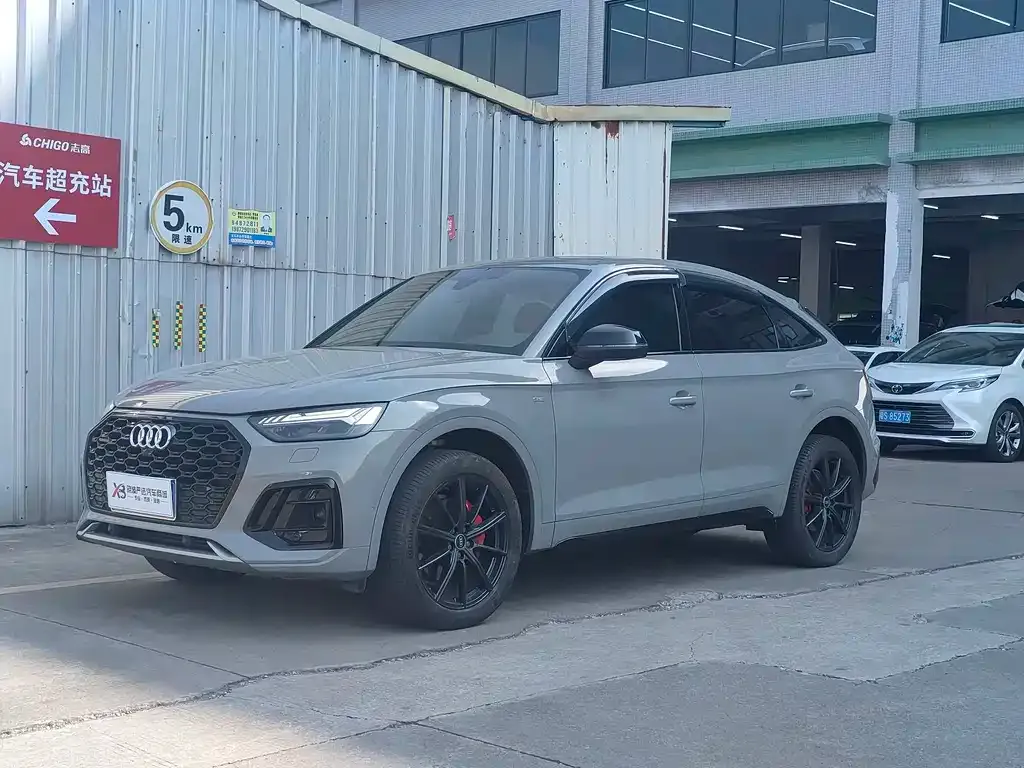 Audi Q5L Sportback — фото 1