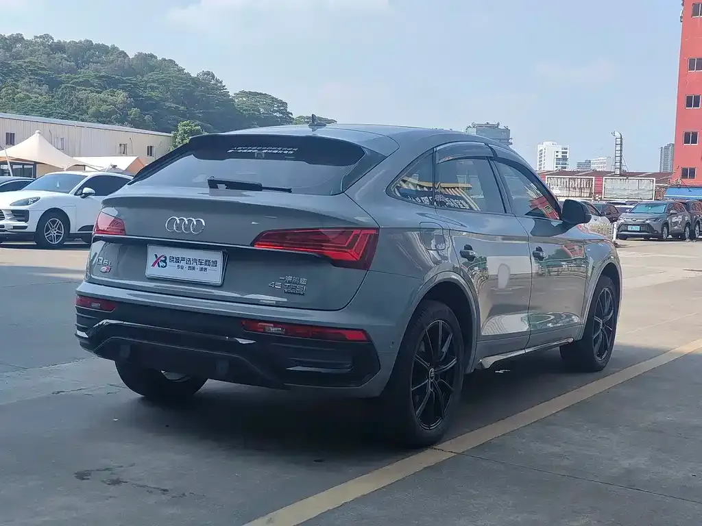Audi Q5L Sportback — фото 10