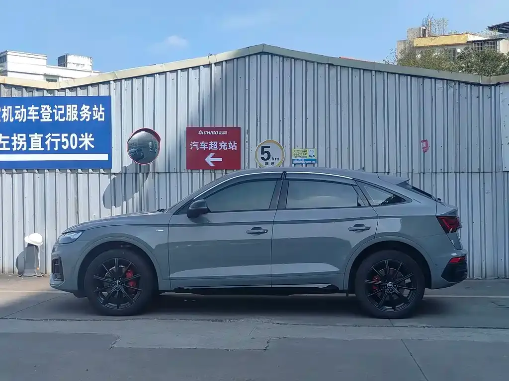 Audi Q5L Sportback — фото 5