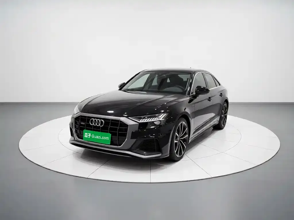 Audi Q8 — фото 1