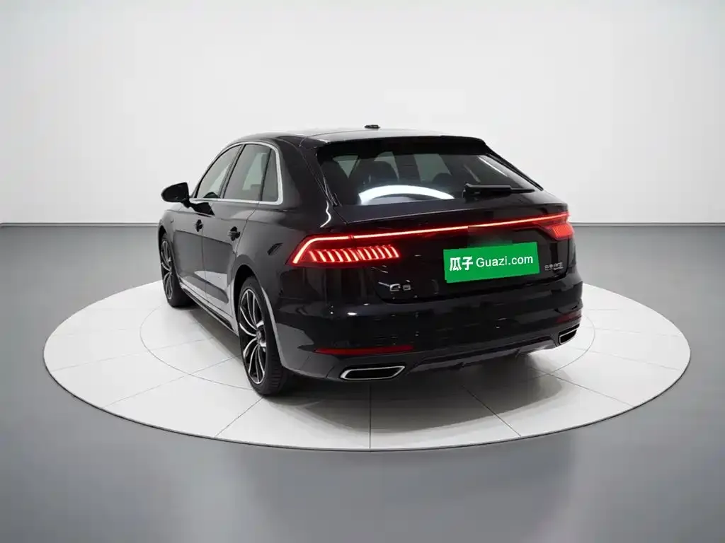 Audi Q8 — фото 6