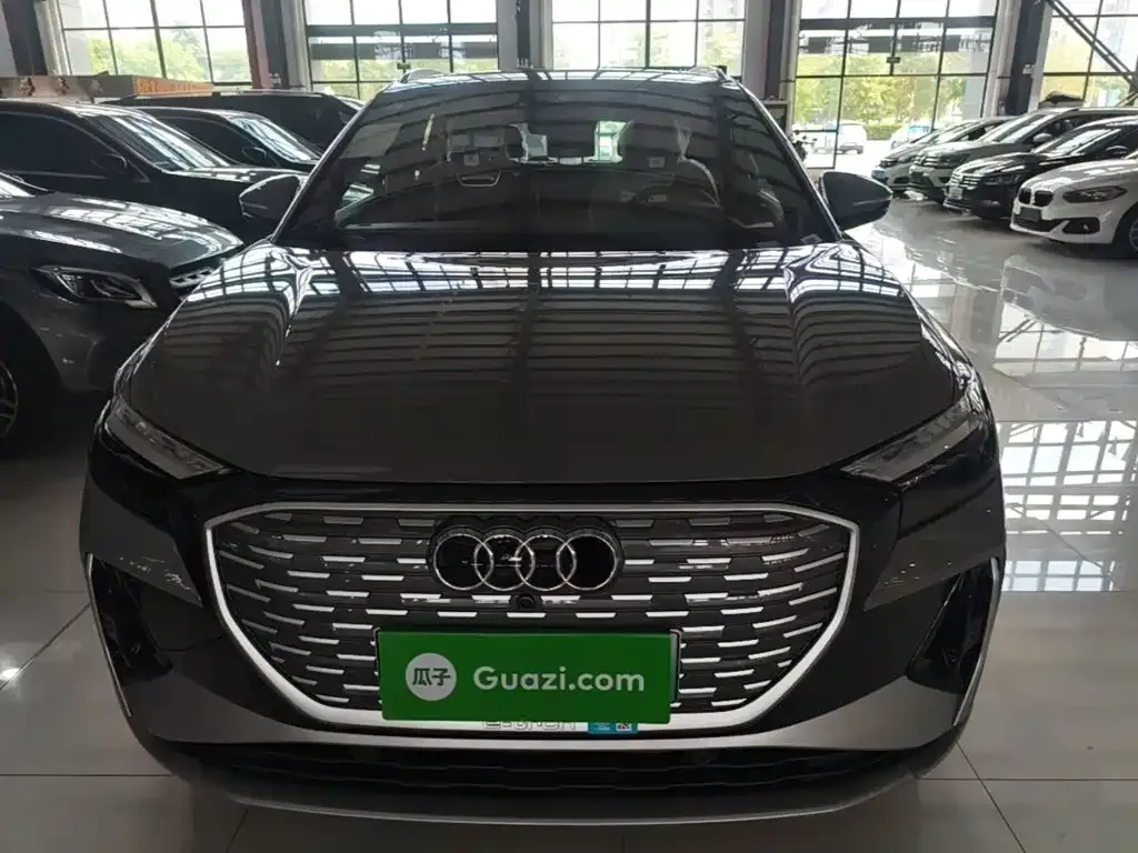 Audi Q4 e-tron — фото 2