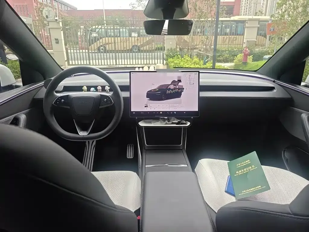 Tesla Model Y — фото 10
