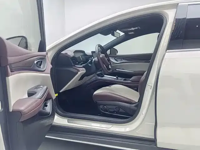 BYD Seal — фото 3