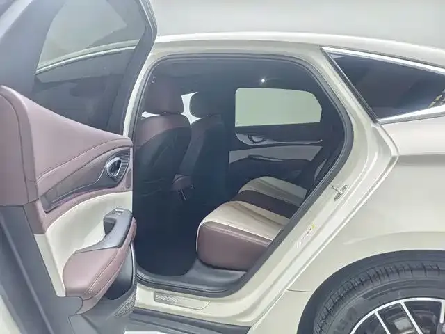 BYD Seal — фото 2