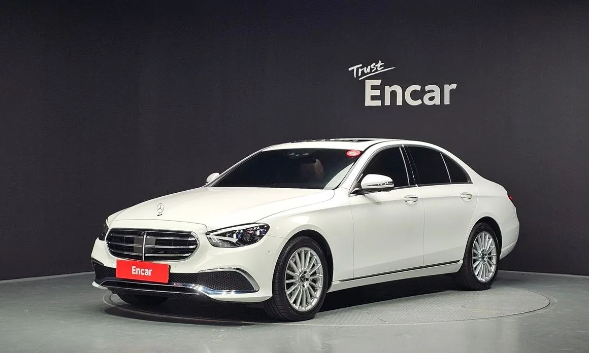 Mercedes-Benz E-Class — фото 1
