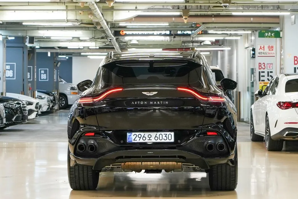 Aston Martin DBX — фото 4