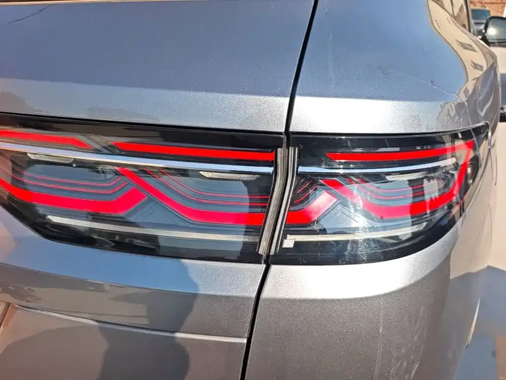 BYD L DM-i — фото 3
