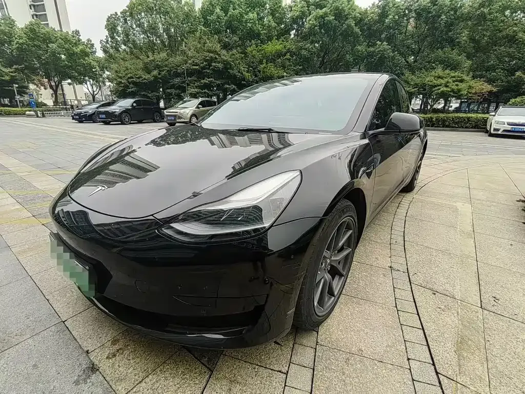 Tesla Model 3 — фото 1