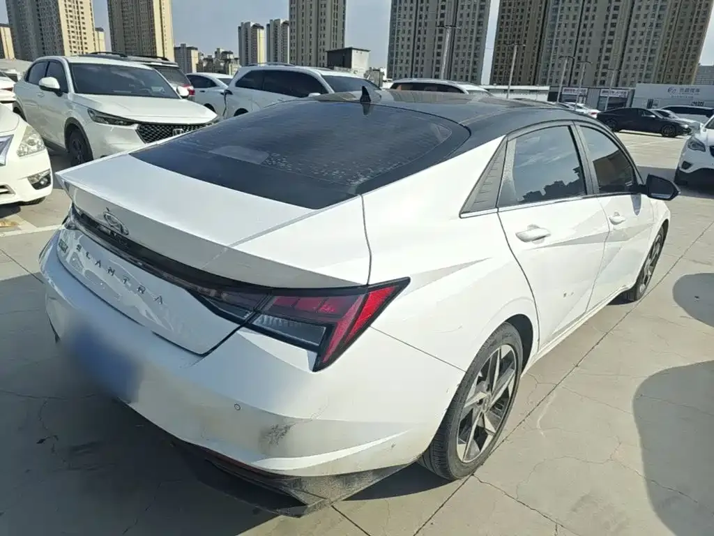 Hyundai Elantra — фото 10
