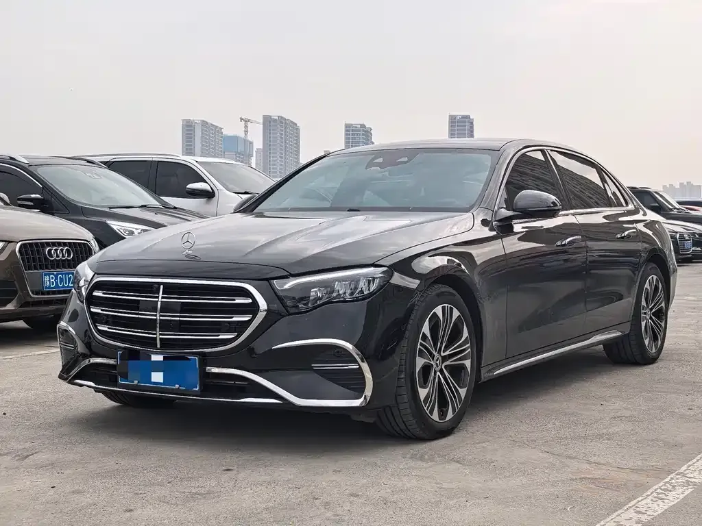 Mercedes-Benz E-Class — фото 1