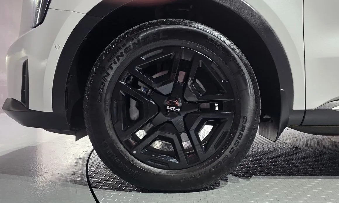 Kia Sorento — фото 9