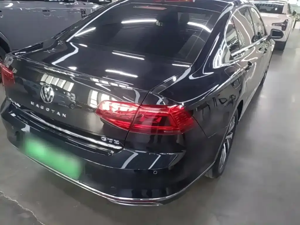 Volkswagen Magotan PHEV — фото 9