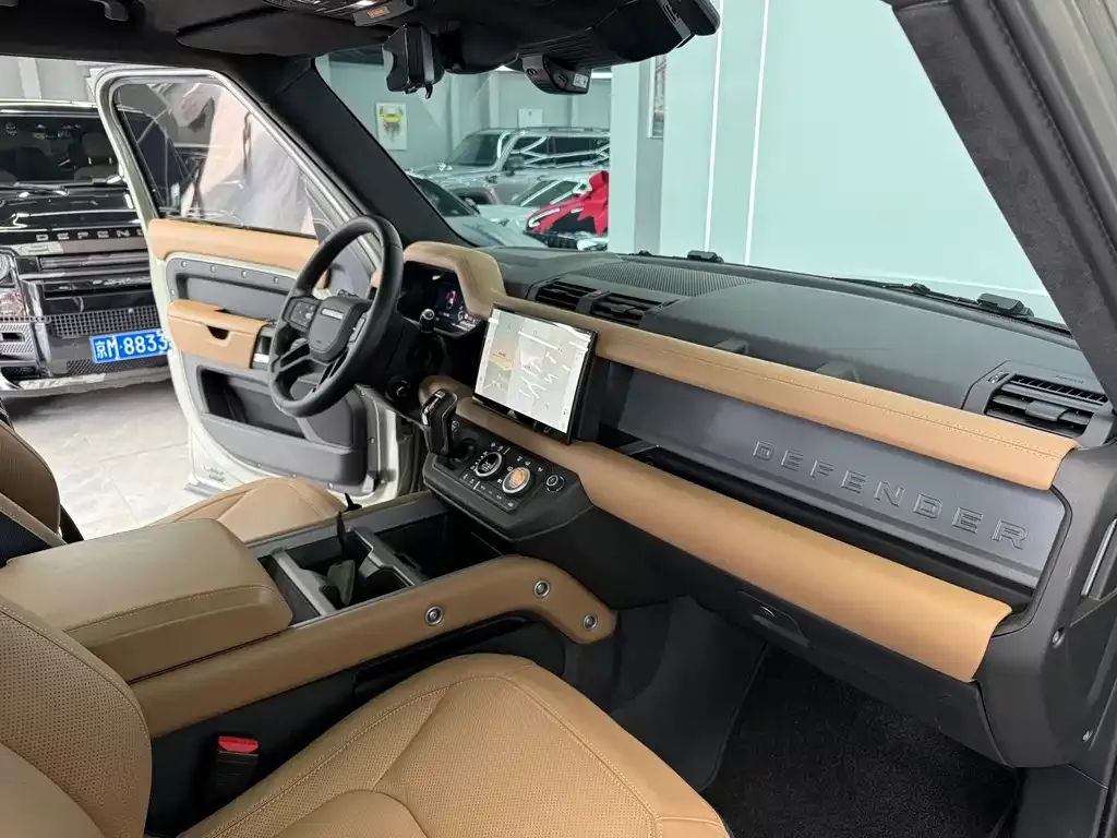 Land Rover Defender — фото 10