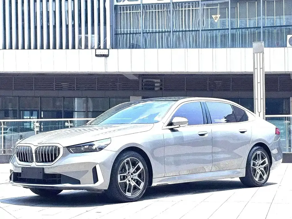 BMW 5 Series — фото 1