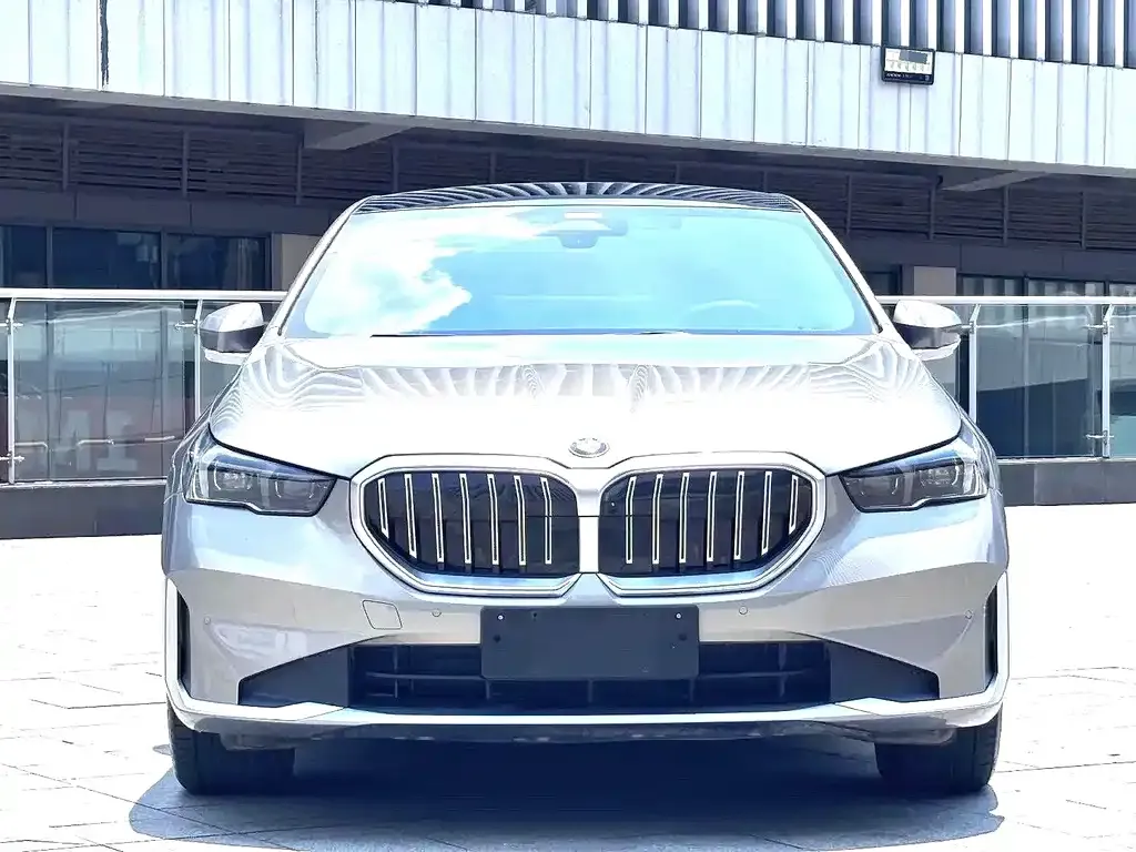 BMW 5 Series — фото 6