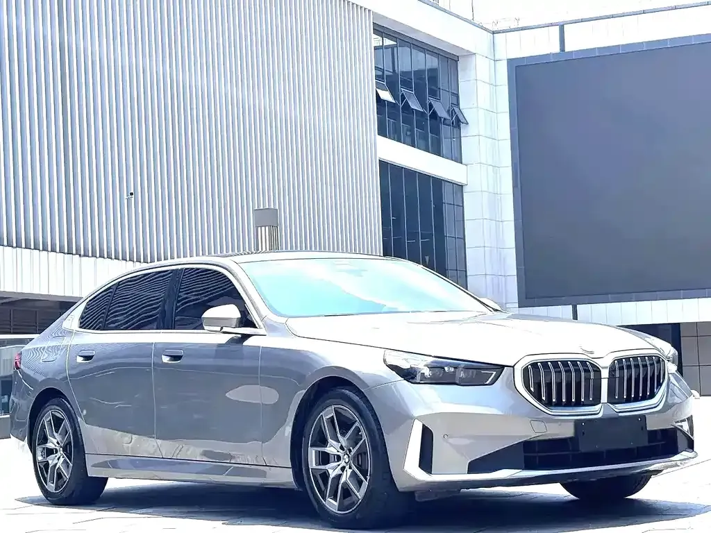 BMW 5 Series — фото 4
