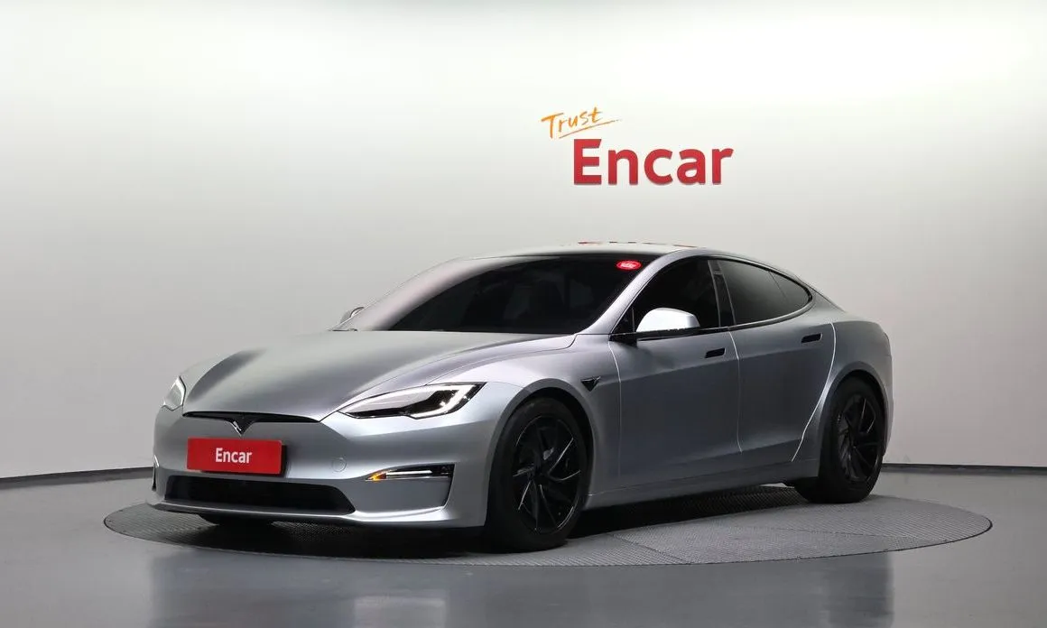 Tesla Model S — фото 1