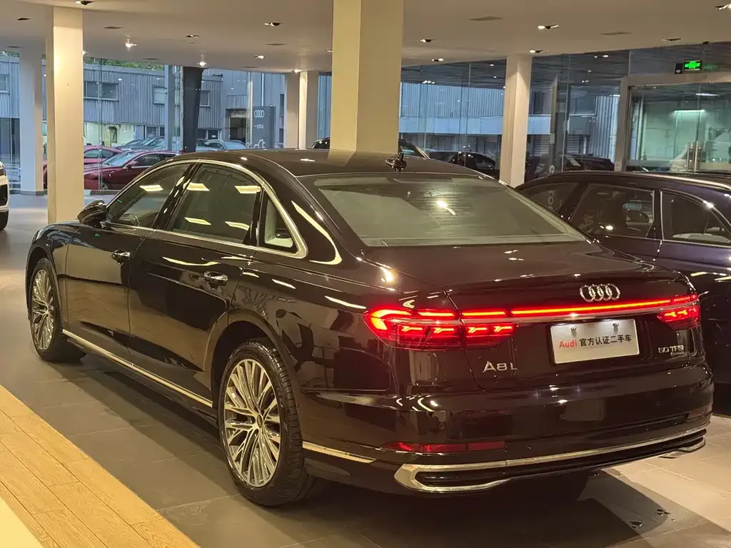 Audi A8 — фото 9