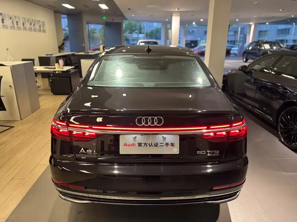 Audi A8 — фото 10