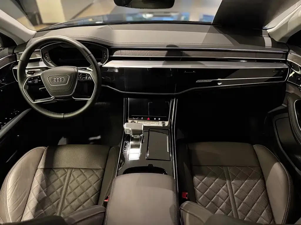 Audi A8 — фото 4