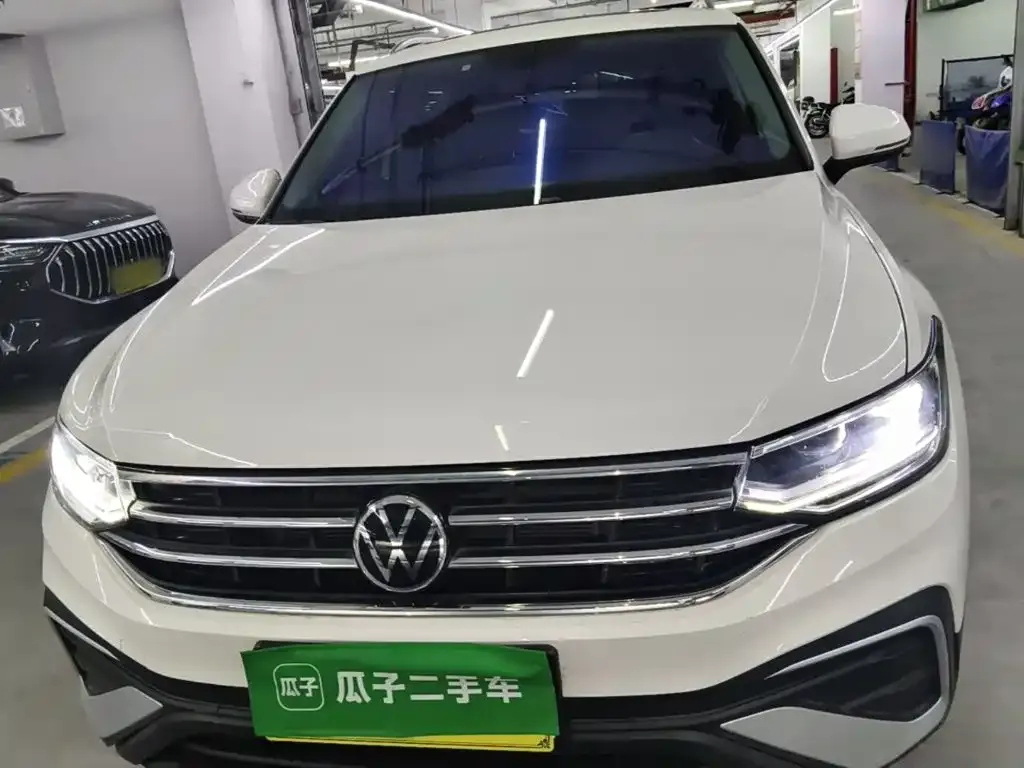 Volkswagen Tiguan L — фото 7