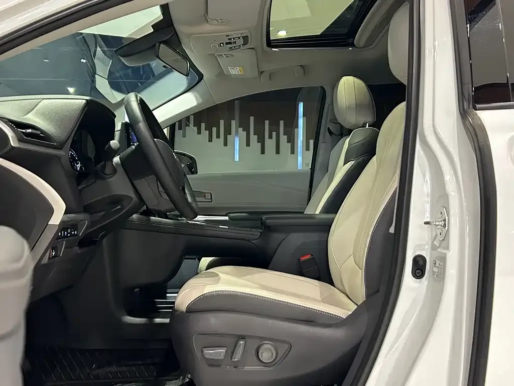 Toyota Granvia — фото 7