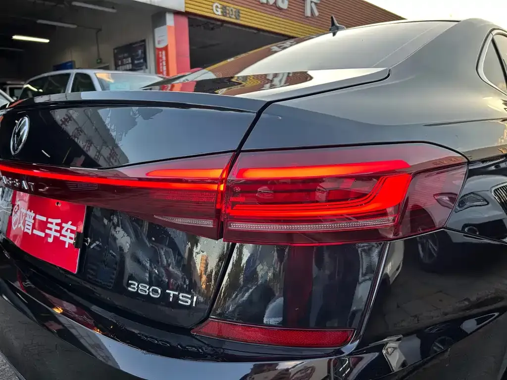 Volkswagen Passat — фото 10