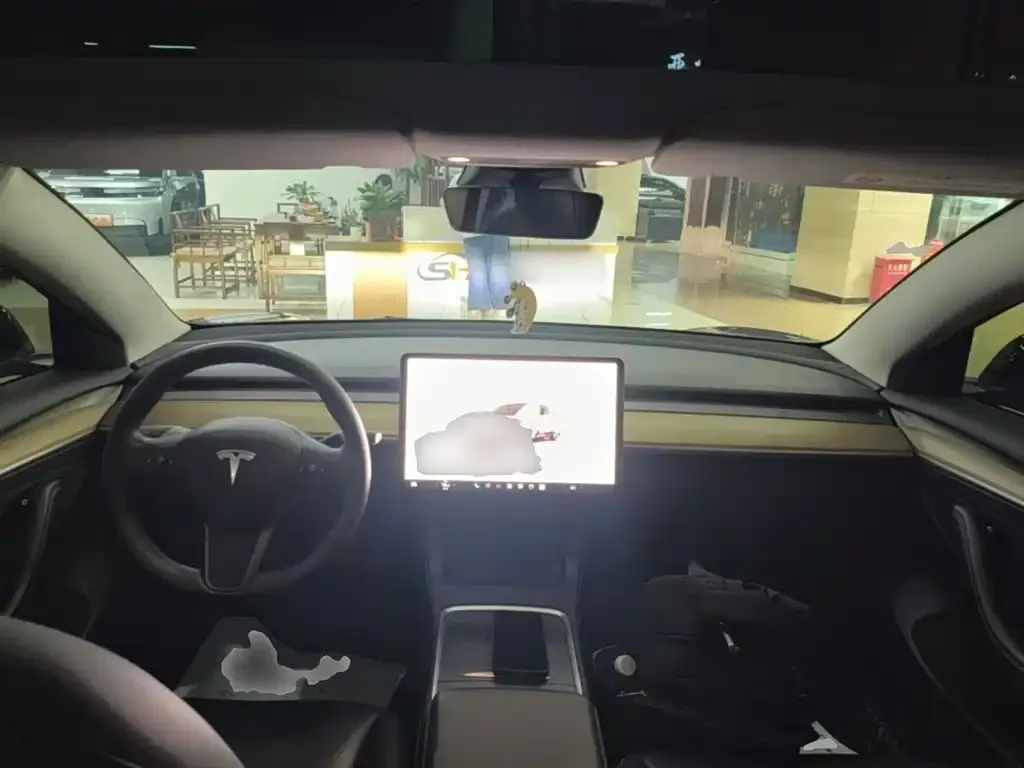 Tesla Model 3 — фото 10
