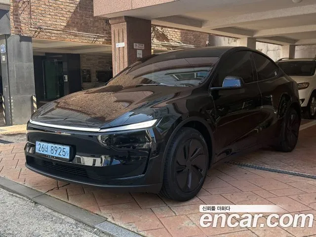 Tesla Model Y — фото 10
