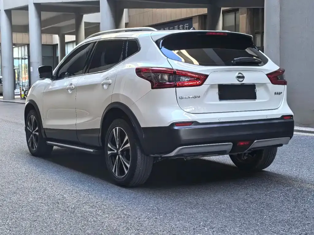 Nissan Qashqai — фото 9