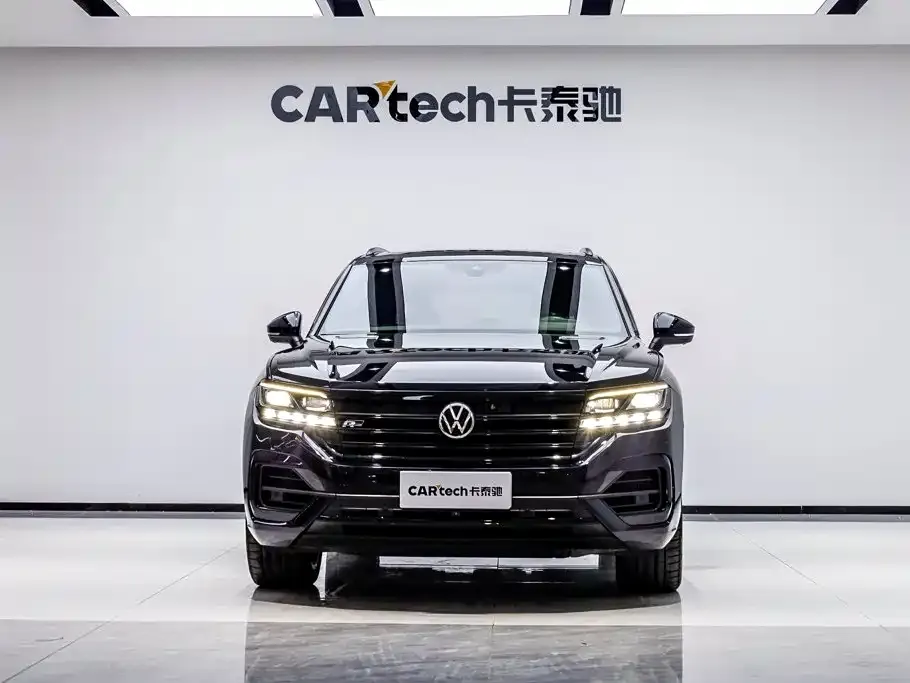 Volkswagen Touareg — фото 1
