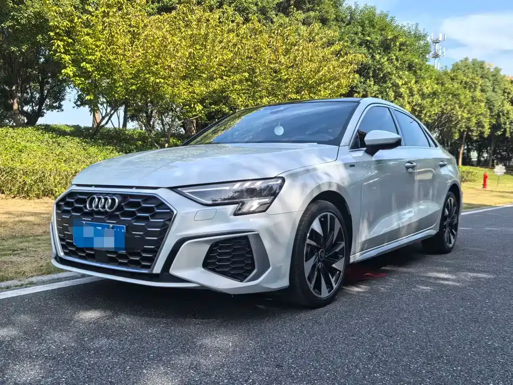 Audi A3 — фото 1