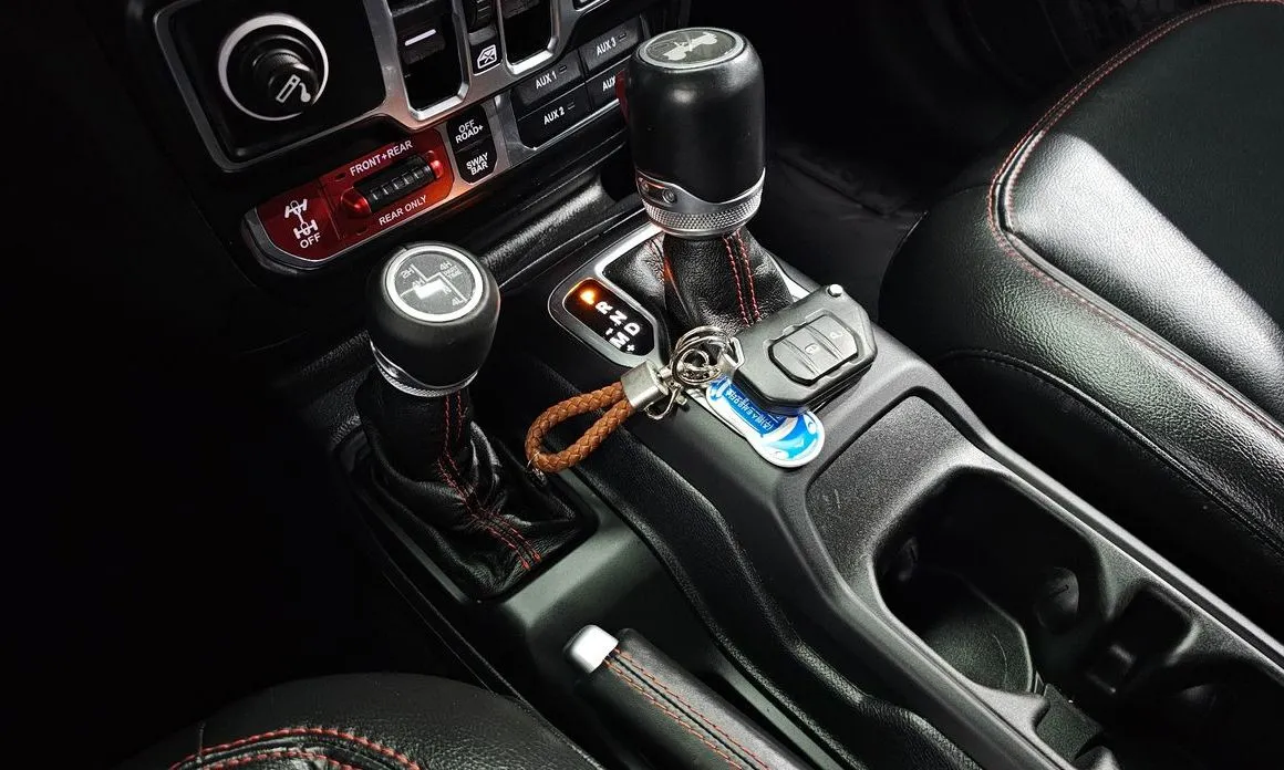 Jeep Wrangler — фото 10