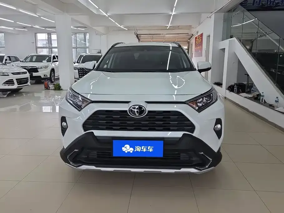 Toyota RAV4 — фото 9