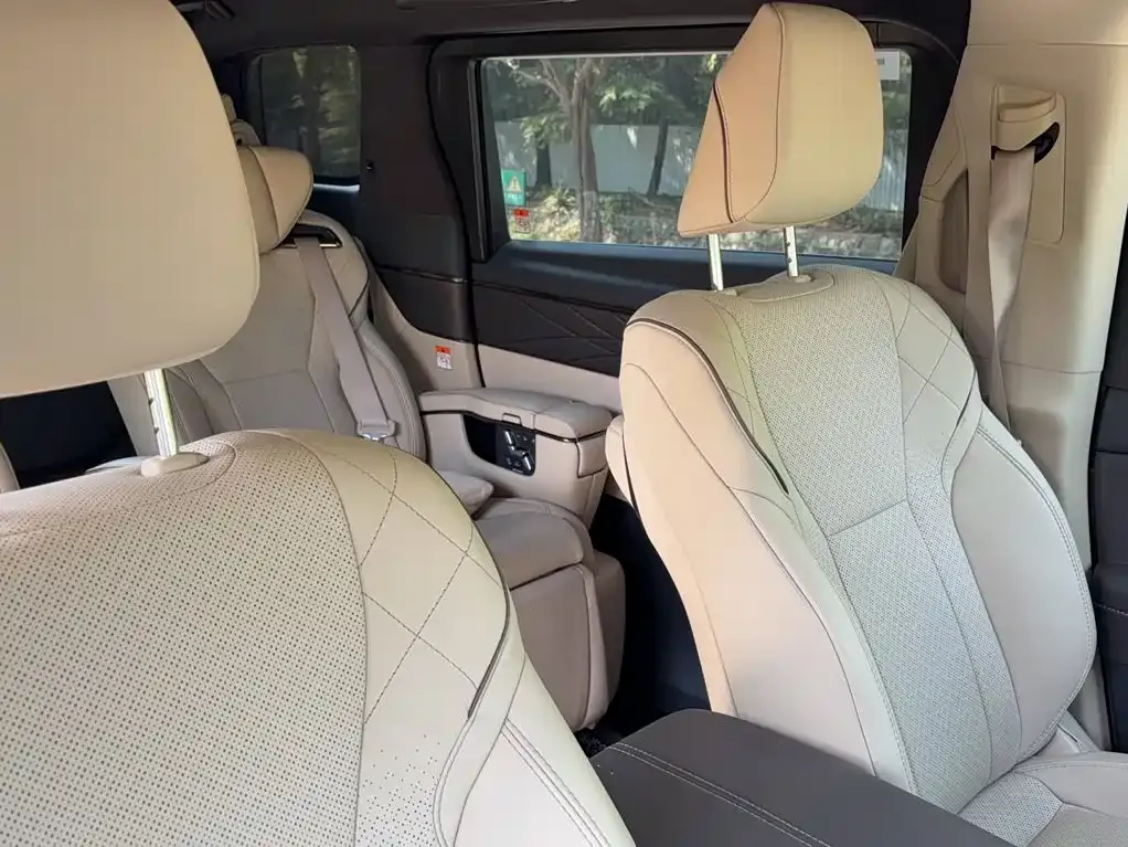 Toyota Alphard — фото 5