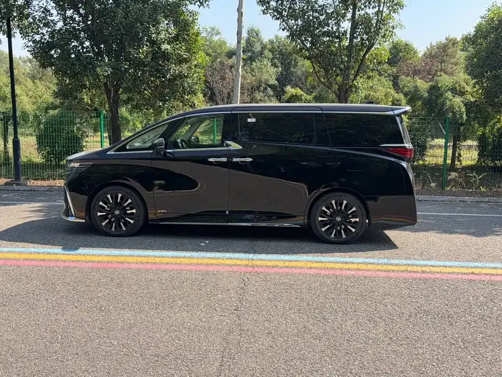 Toyota Alphard — фото 7