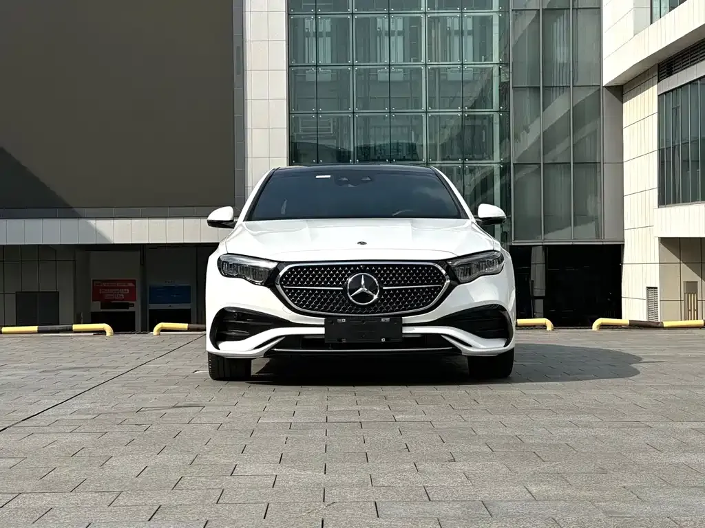 Mercedes-Benz E-Class — фото 2