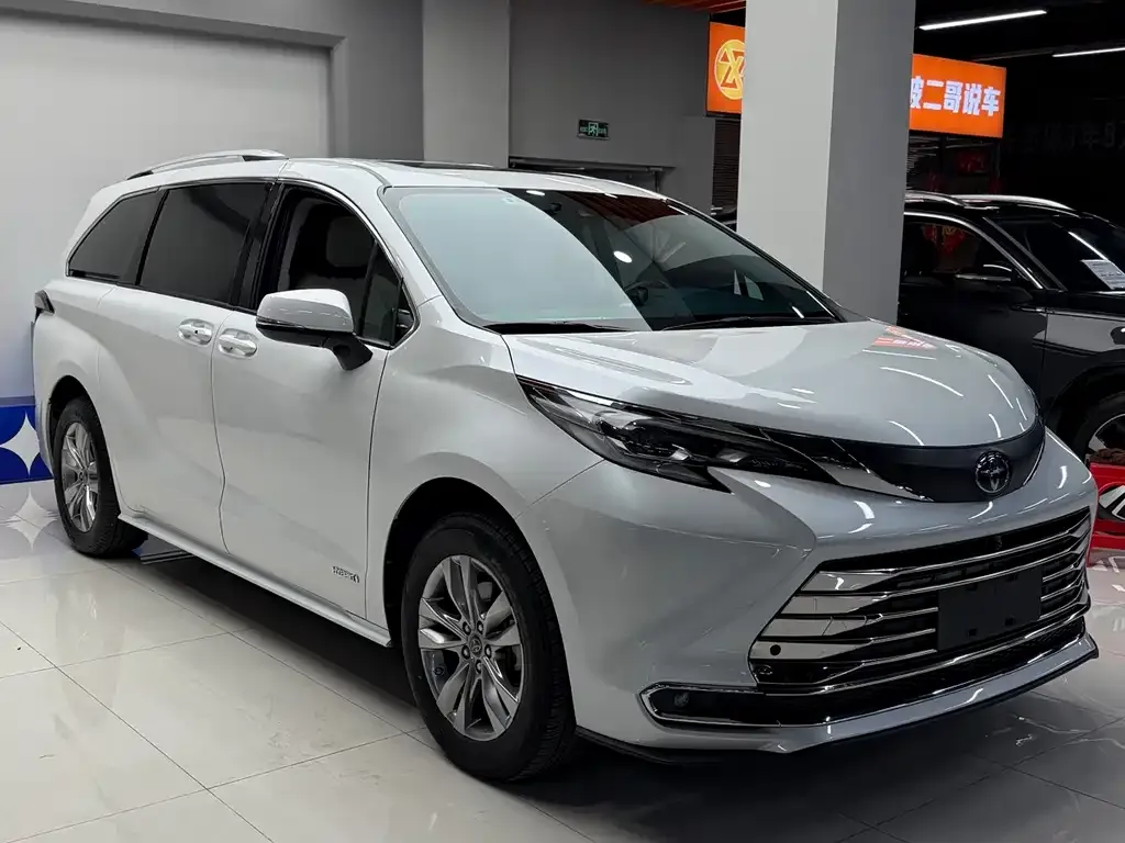 Toyota Sienna — фото 9