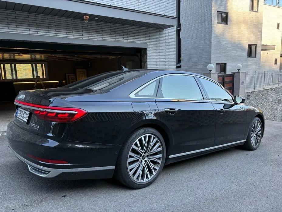Audi A8 — фото 9
