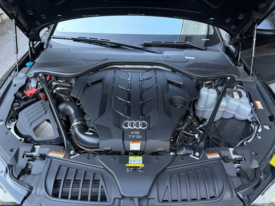 Audi A8 — фото 3