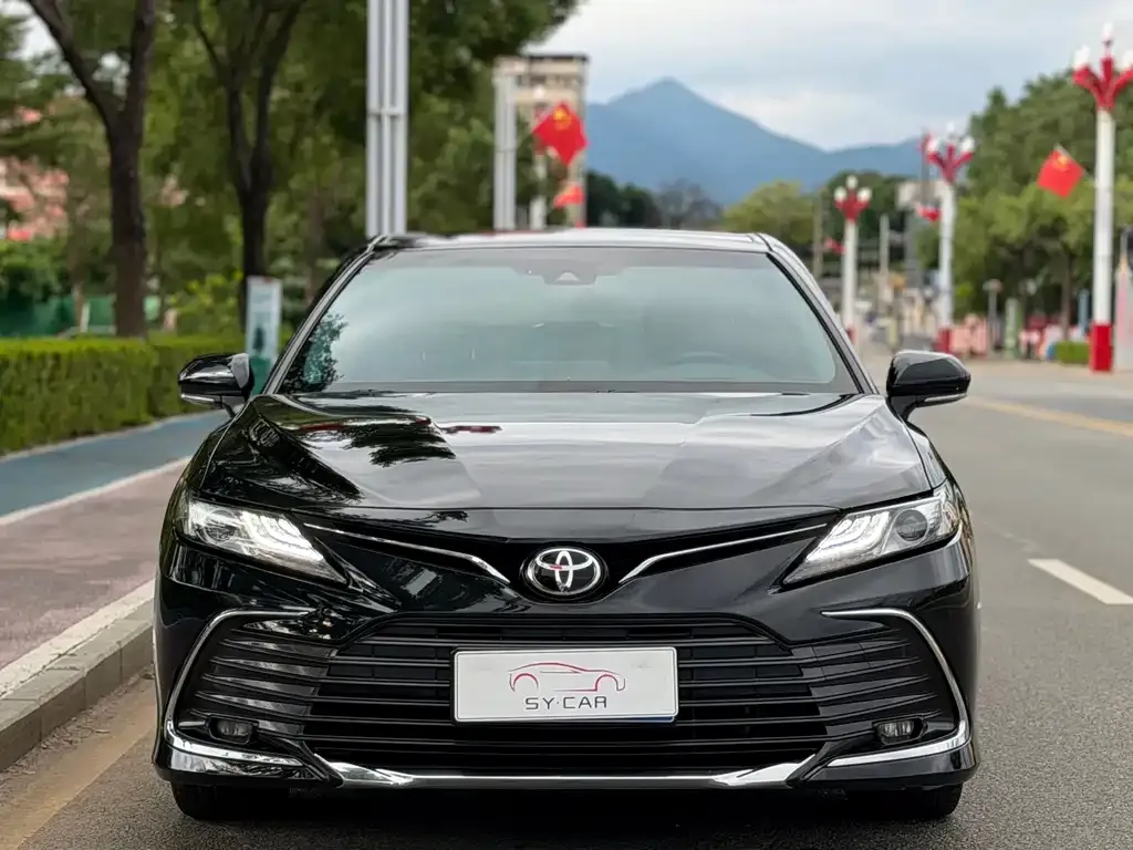 Toyota Camry — фото 2